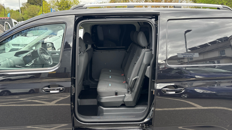 Ford Transit Connect 250 L2 Petrol 1.5 EcoBoost PHEV 150 Active FlexCab Van Auto